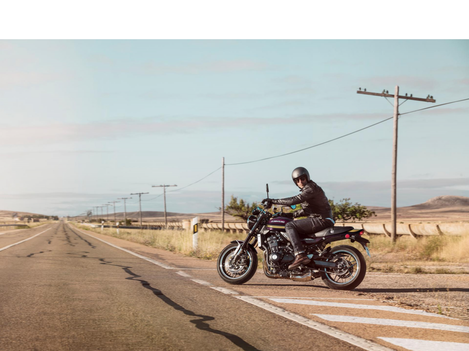 Мотоцикл KAWASAKI Z900 RS (Ino Red) 2025